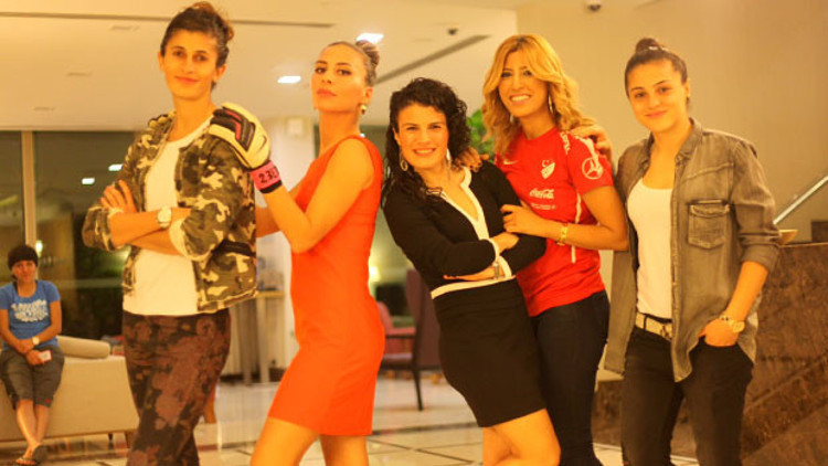 “Futbol oynuyoruz diye erkek değiliz…”