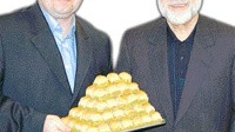 Her tarafa Güllüoğlu açıp durmayın başka baklavacılar da ekmek yesin