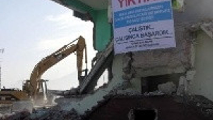 Genelev törenle yıkıldı