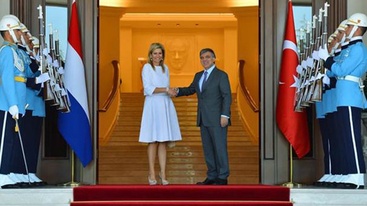 Herkesin konuştuğu Kraliçe Maxima Ankarada ortaya çıktı Herkesin konuştuğu Kraliçe Maxima Ankarada ortaya çıktı
