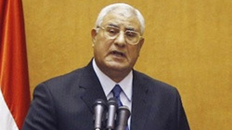 Mısırda darbe kararnamesi yayınlandı