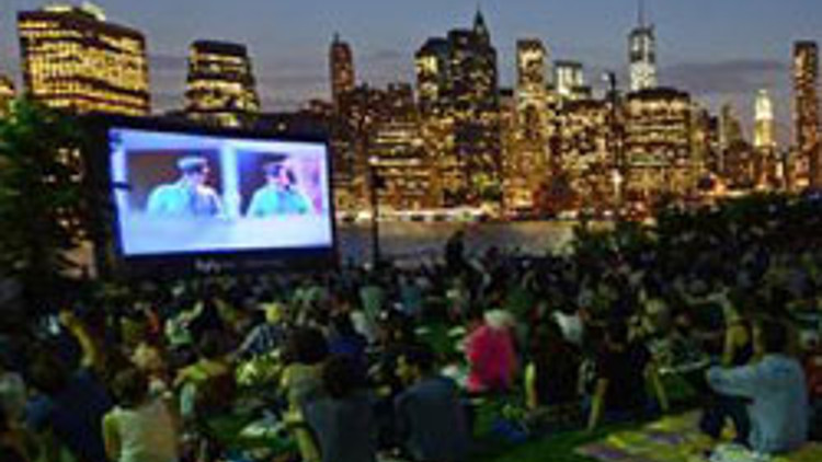 New York manzarasında sinema keyfi