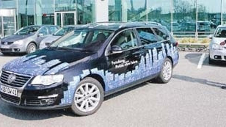 Otomobilinizi artık uzaktan kumandayla park edeceksiniz