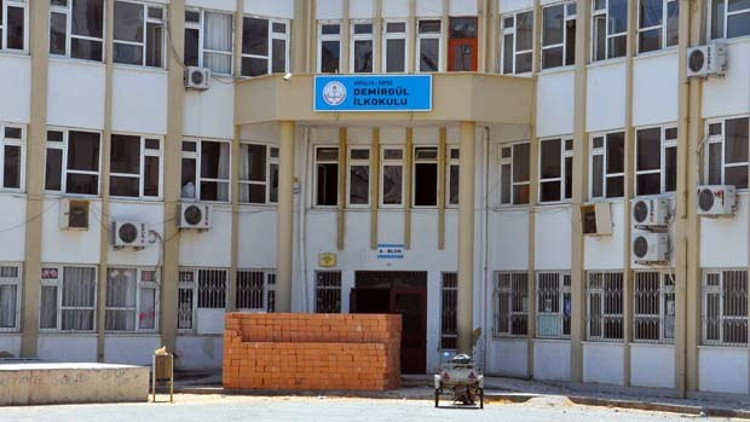 Antalyada eğitim skandalı: Bas parayı seç hocayı