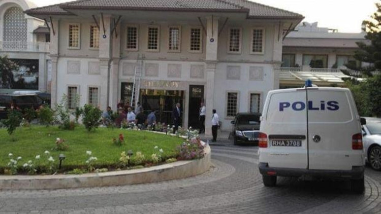 Kıbrısta 5 yıldızlı otele kurşun yağdırdılar