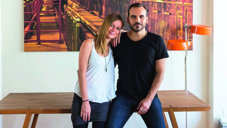Gürgen Öz kız arkadaşı Emily Mahringer ile yaşadığı evin kapılarını açtı