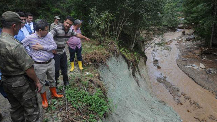 Hopada mahsur kalanlara 100 köylüye 3 gün sonra ulaşıldı Hopada mahsur kalanlara 100 köylüye 3 gün sonra ulaşıldı