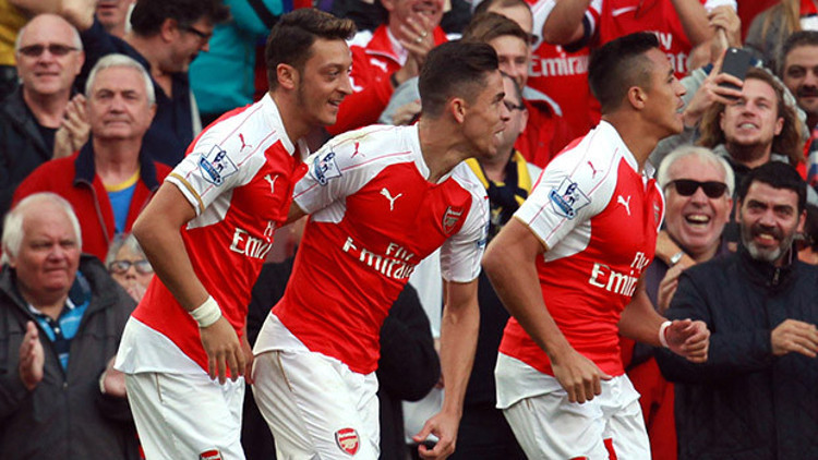 Mesut şov yaptı, Manchester United dağıldı