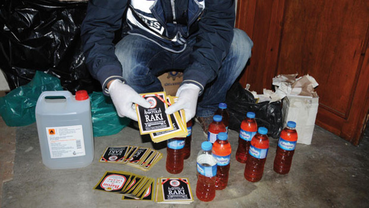 İstanbulda sahte içki şoku: Ölenlerin sayısı 9a yükseldi