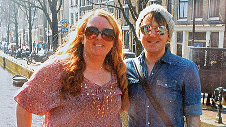 Escinsel oğlu icin doğurdu