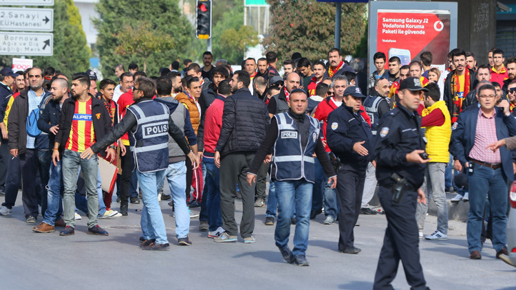 Karşıyaka-Göztepe maçı öncesi ortalık karıştı