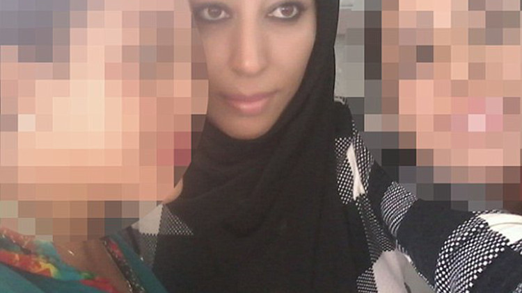 Saint Denis baskınında kendini patlatan kadın canlı bomba: Hasna Ait Boulahcen Saint Denis baskınında kendini patlatan kadın canlı bomba: Hasna Ait Boulahcen