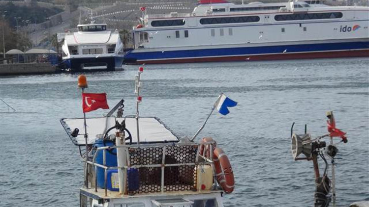 Bandırmada deniz otobüs seferleri yapılamadı, balıkçılar denize açılamadı