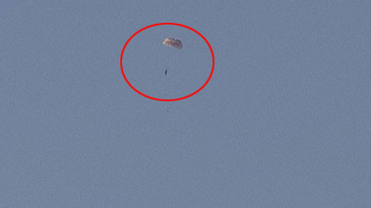 Türkmen Komutan: Rus pilotları paraşütle inerken vurduk Türkmen Komutan: Rus pilotları paraşütle inerken vurduk