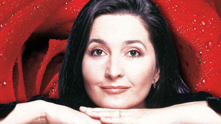 Şefika Kutluer eğitim için sahnede