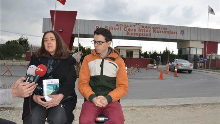 Umut nöbeti Nükhet İpekçiye geçti