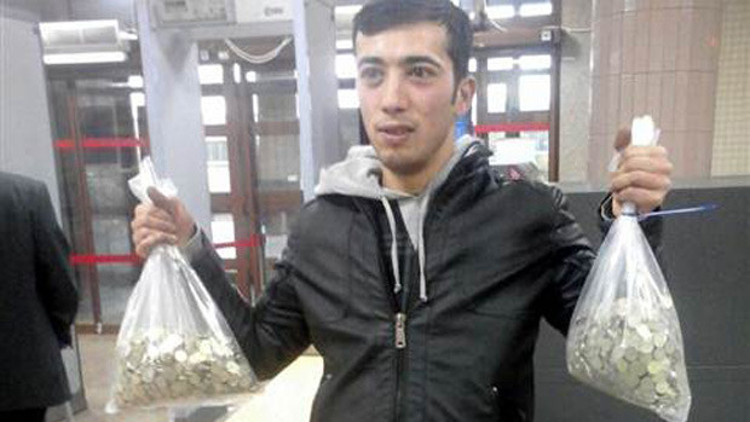 Mahkemenin verdiği 1200 liralık cezayı, davacıya kızıp 5 kuruşlarla ödemek istedi