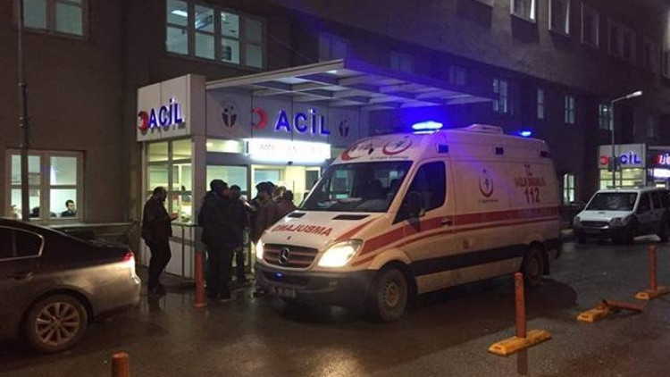 Doktor, hasta yakını tarafından silahla yaralandı
