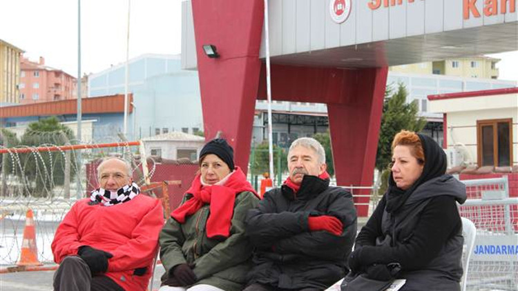 Umut Nöbetinin 32. gününde 32. Gün ekibi Silivride