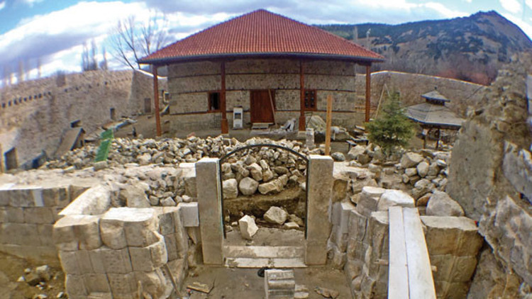 Bu kez Antalyada restorasyon skandalı