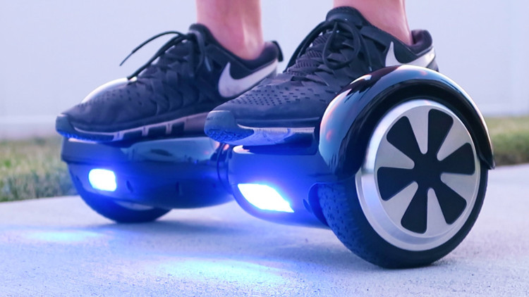 Hoverboard patladı bir ev kül oldu