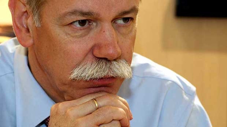 Dieter Zetsche: Sadece bıyıklı değil aynı zamanda duyarlı CEO Dieter Zetsche: Sadece bıyıklı değil aynı zamanda duyarlı CEO