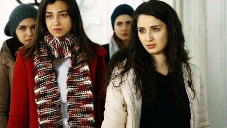 Kırgın Çiçekler 31. bölüm fragmanı Cemre tehlikede - izle