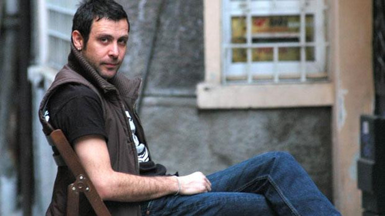 Nejat İşler yazarlığa başladı | Nejat İşler kimdir Nejat İşler yazarlığa başladı | Nejat İşler kimdir