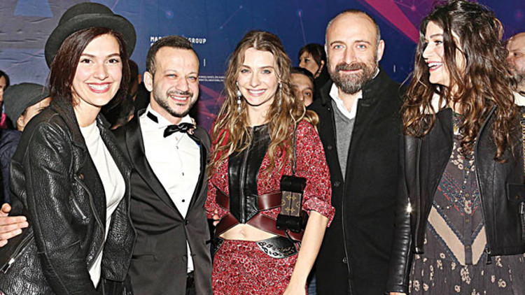 Ünlü isimler Dünyanın En Güzel Kokusu filminin galasında buluştu