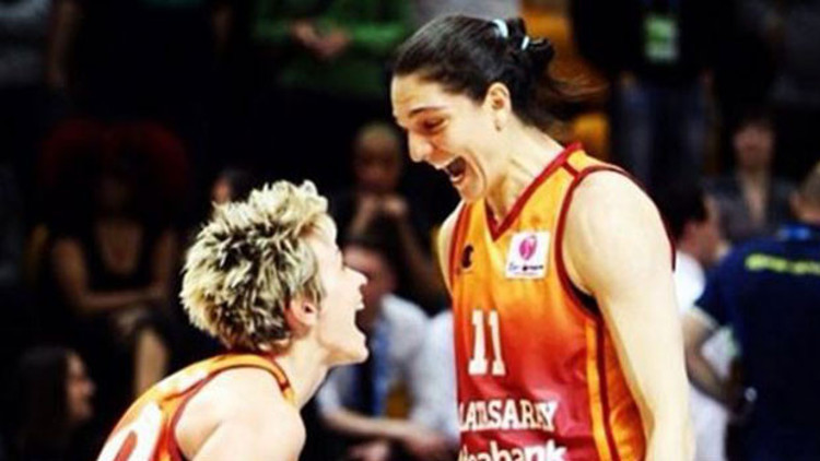 Nevriye Fenerbahçe derbisinde sıfır çekti, ortalık karıştı