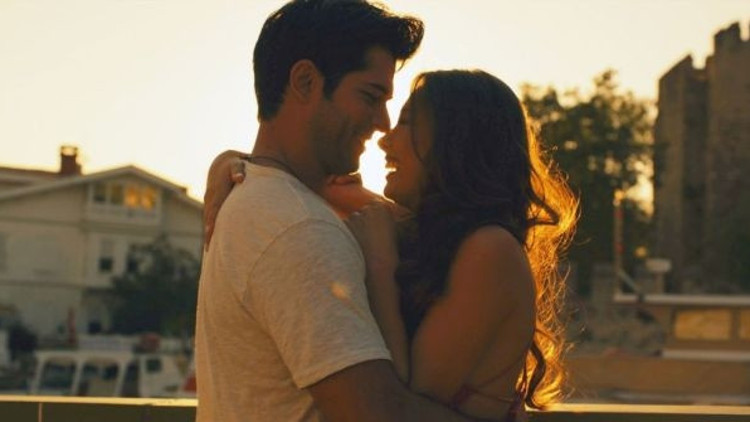Kara Sevda 22. bölüm fragmanı Kozcuoğlu Ailesinin sırları - izle