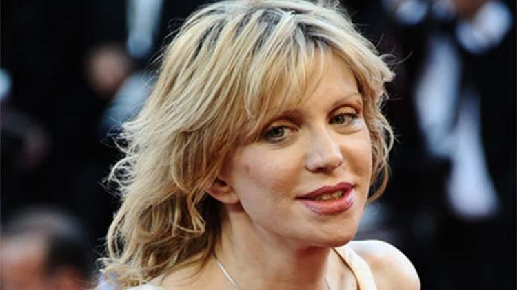 Courtney Love iç çamaşırı alışverişinde yakalandı