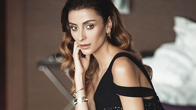 Özge Ulusoy pilates eğitmenliğine başlıyor