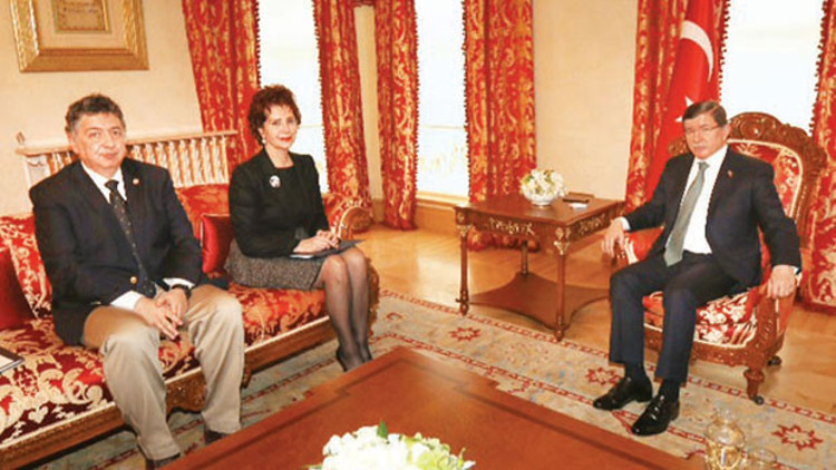 Prof. Dr. Gülay Barbarosoğlu, Başbakan Davutoğluna anlattı