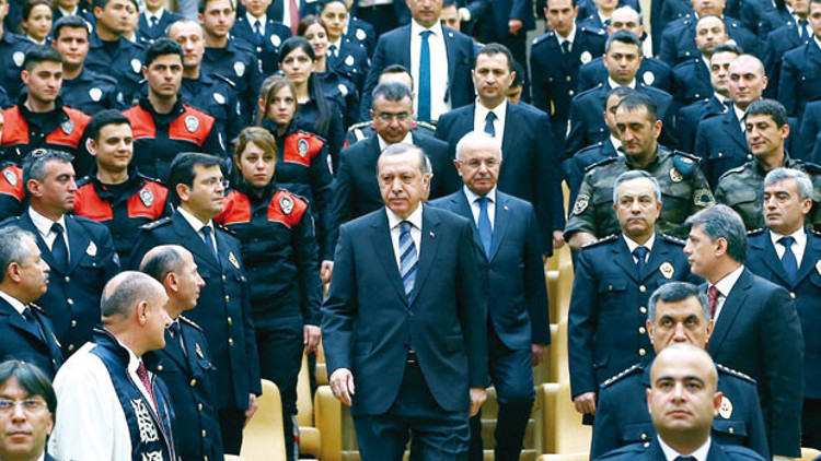 Cumhurbaşkanı Erdoğan: Yeniden yapılanma sürecine girdik yerli-milli polis Cumhurbaşkanı Erdoğan: Yeniden yapılanma sürecine girdik yerli-milli polis