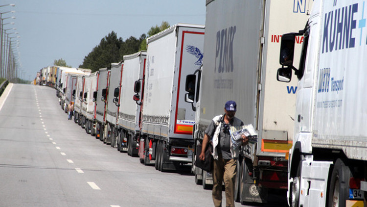 Rus tır sürücülerine vize zorunluluğu başladı