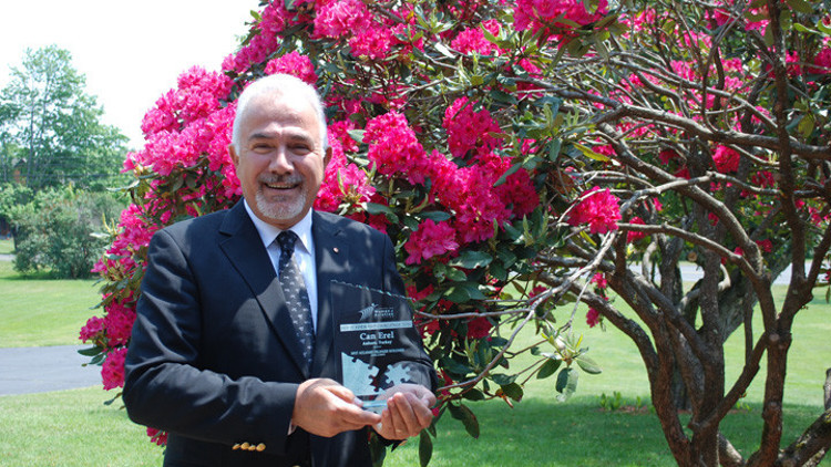 Havacı Kadınlar’dan Can Erele ödül