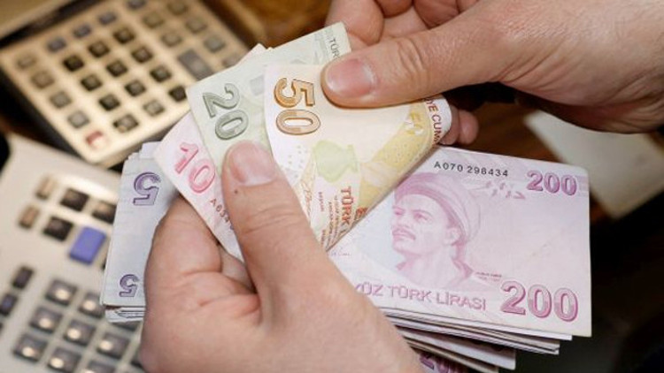 Emekli ve memura bayramda zamlı maaş Emekli ve memura bayramda zamlı maaş