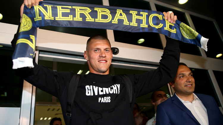 Fenerbahçe Skrtelin imza törenini duyurdu
