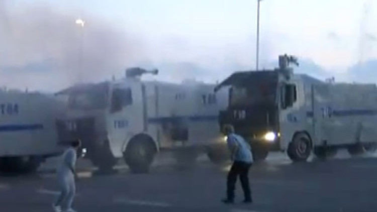 Boğaz Köprüsünde tank atışı: 3 yaralı