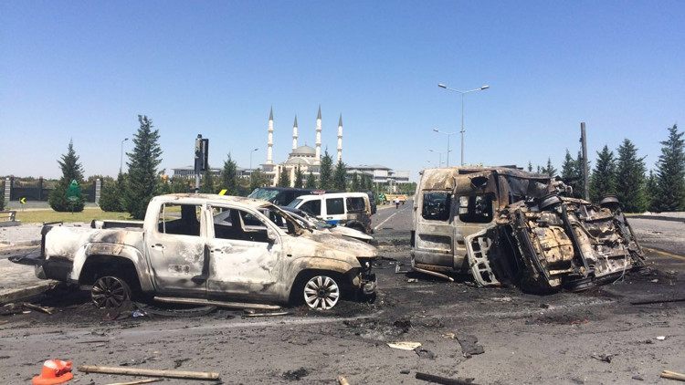 Cumhurbaşkanlığı Külliyesi yakınlarına 2 adet bomba atıldı: 5 şehit
