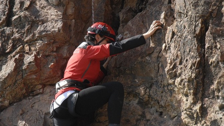 Kayaların Üzerinde Kadınlar Günü Mesajı