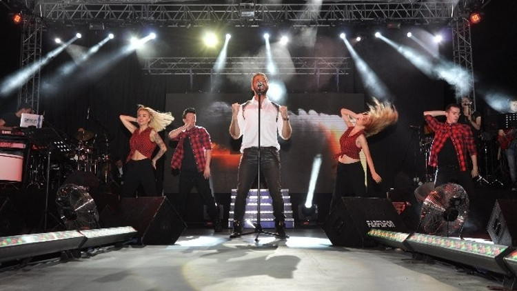 Gökhan Özen’den Torbalı’da 19 Mayıs Konseri