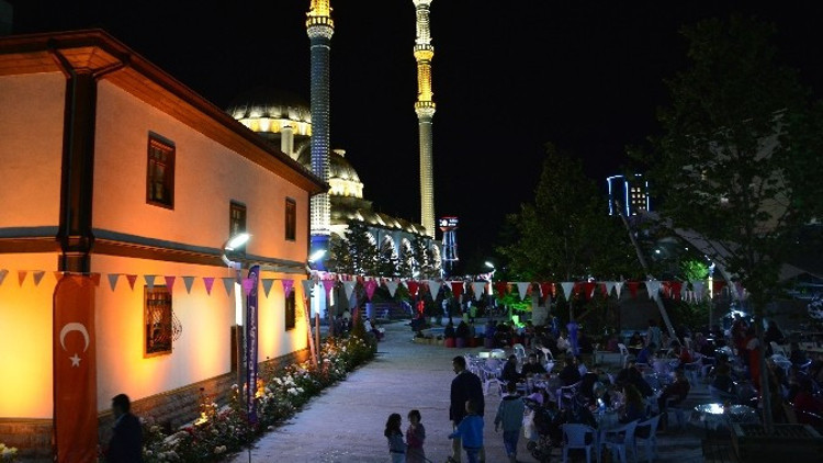 Kazan´da Gül Kokulu Ramazan Şenlikleri