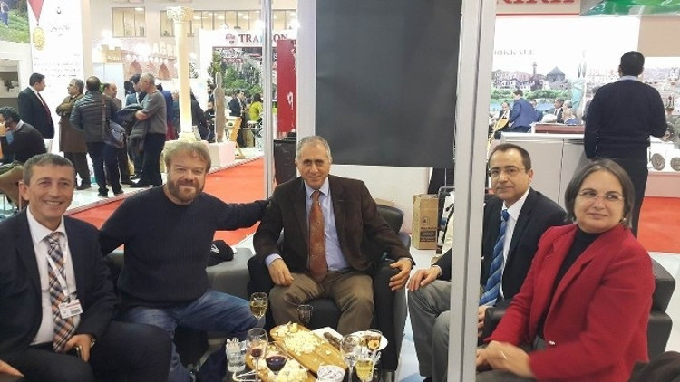 Atilla Atasoy’dan Tekirdağ Büyükşehir Belediye Standına Ziyaret