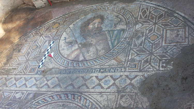 Antik kentte Poseidon tasvirli mozaik bulundu