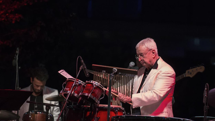 77 yaşında sahnede