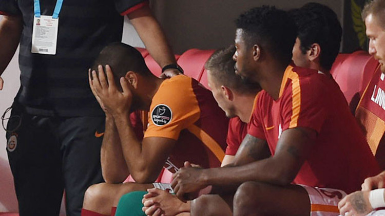 Galatasarayda sakatlık şoku Yeni transfer...