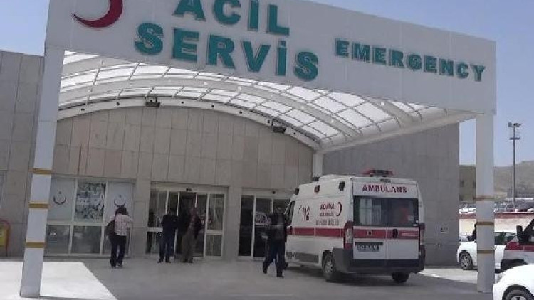 Fabrikada yemekten zehirlenen 42 işçi, hastanelik oldu Fabrikada yemekten zehirlenen 42 işçi, hastanelik oldu
