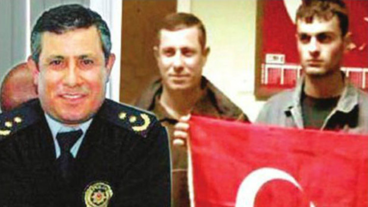 Skandal pozu veren polisler meslekten ihraç edildi